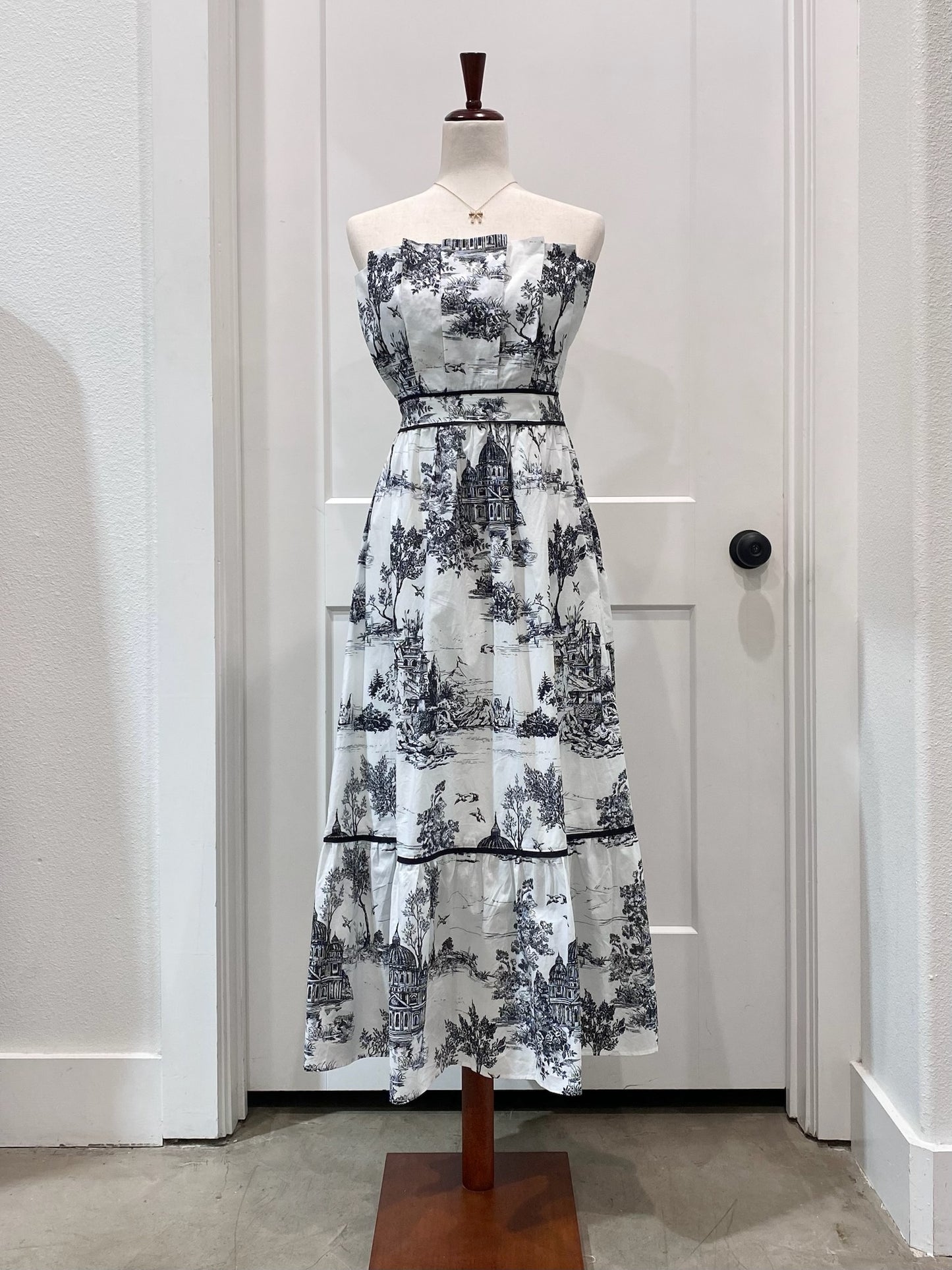 Toile Print Strapless Midi Dress