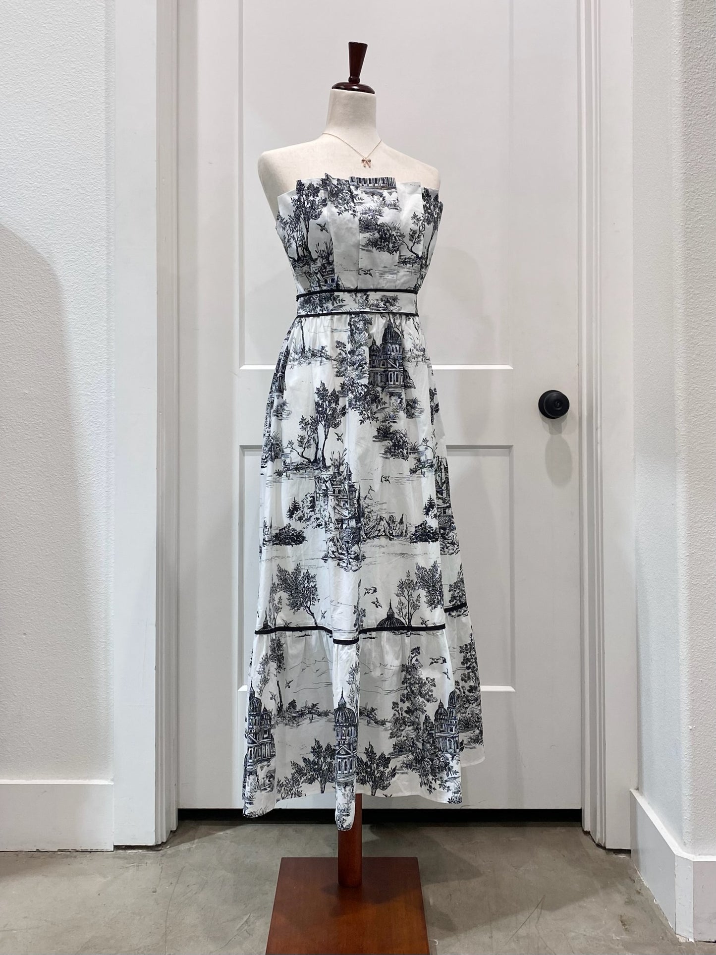 Toile Print Strapless Midi Dress