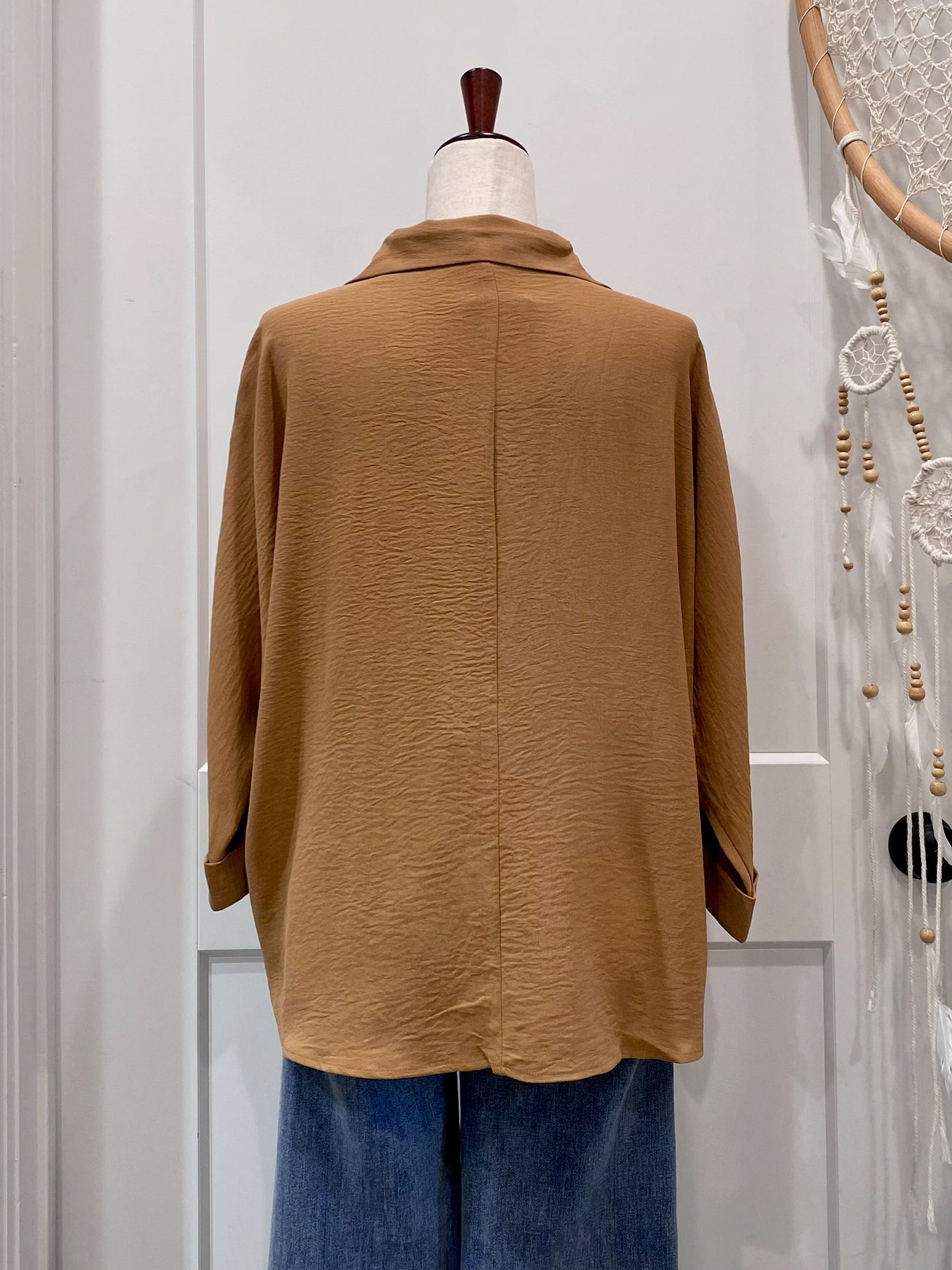 Collared 3/4 Sleeve Top in Coco