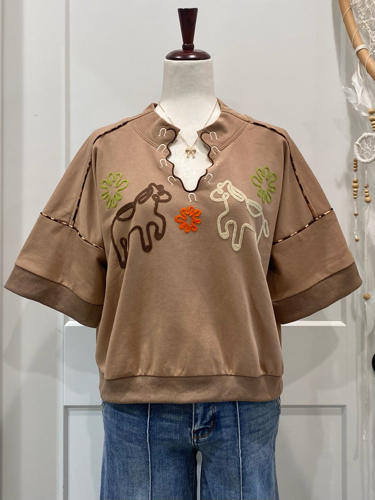 Western Embroidered Sweatshirt