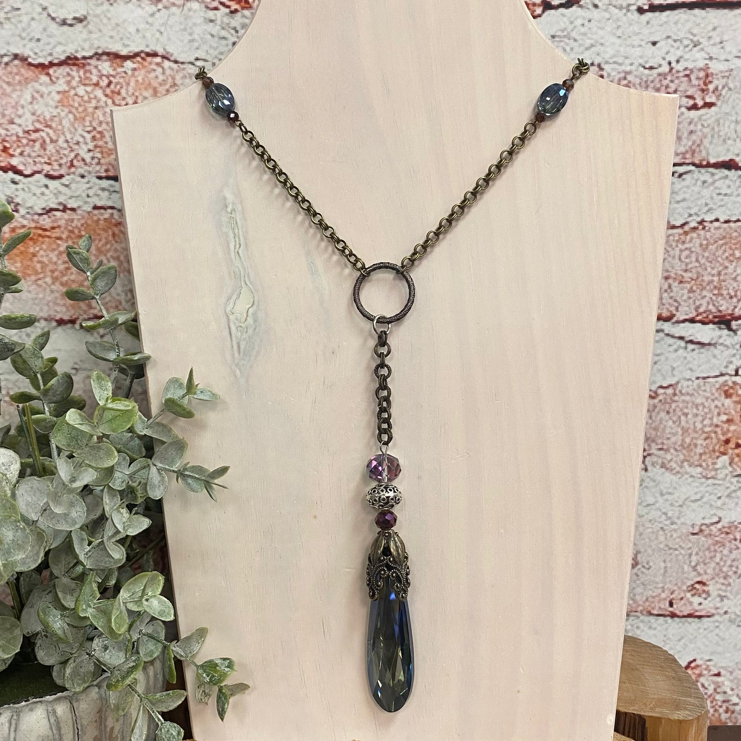 Glass Teardrop Pendant Necklace